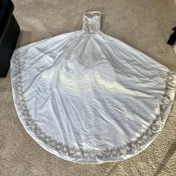 Jai International by Alfred Sung Wedding Dress size 10 - Picture 2 of 10